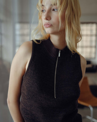NOTCH Zipper Sleeveless top